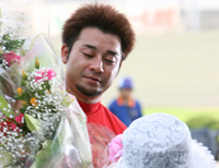 山崎芳仁選手