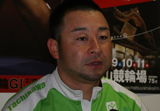 山崎芳仁選手