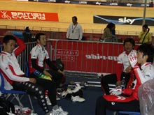 練習の合間に談笑する選手たち