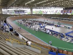 屋根のかかった競技場