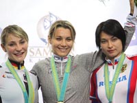 ゴール前からガッツ・ポーズのサンチェスが優勝