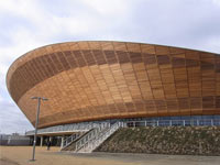 ヴェロドローム外観。外向けの木目調がスタイリッシュ。