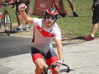 事前のアジア選手権でスプリント優勝でガッツポーズの渡邉