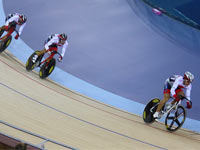 スタートが決まった雨谷も２走渡邉は残念だった。