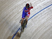 それを決勝で破って新たな世界新、観客に応えるペンドルトン