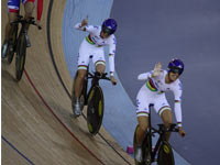 世界新で観客に応えるキング、トロット