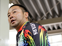 山崎芳仁選手