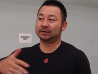 山崎芳仁選手