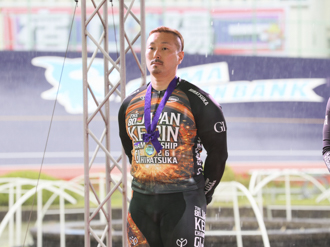  20回連続出場で表彰を受ける飯野祐太選手