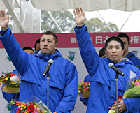 敢闘宣言をする金子選手、深谷選手