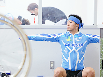 平原康多選手