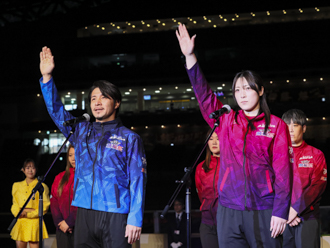敢闘宣言をする園田匠選手と児玉碧衣選手