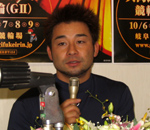 山崎　芳仁選手