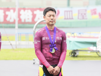 20回連続出場で表彰を受ける岩津裕介選手