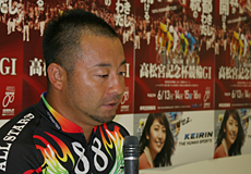 山崎芳仁選手