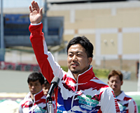 敢闘宣言をする南 修二 選手