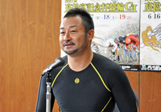 山崎芳仁選手