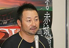 山崎芳仁選手