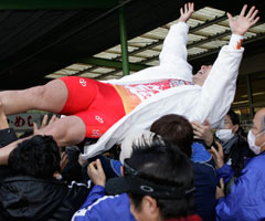 胴上げ
