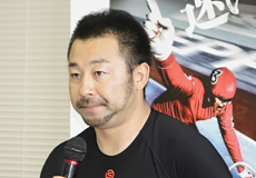 山崎芳仁選手